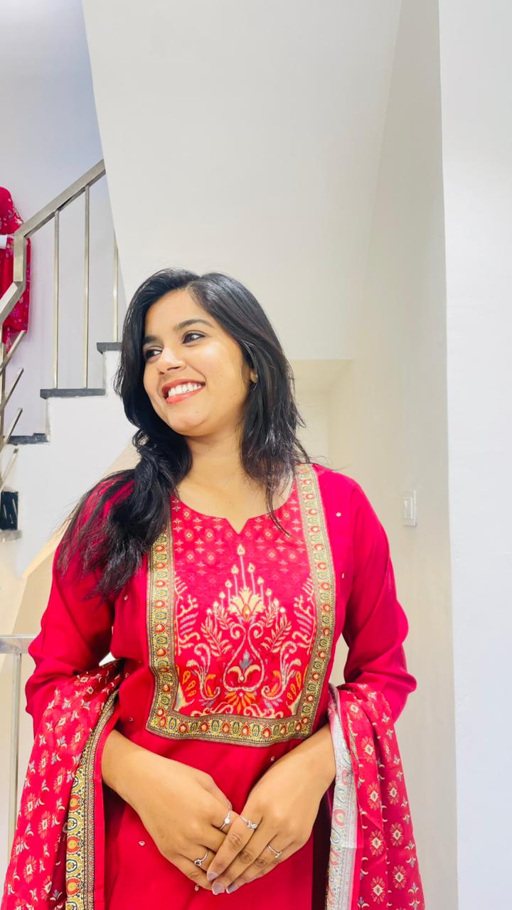 Must have Red Kurti set with heavy dupatta