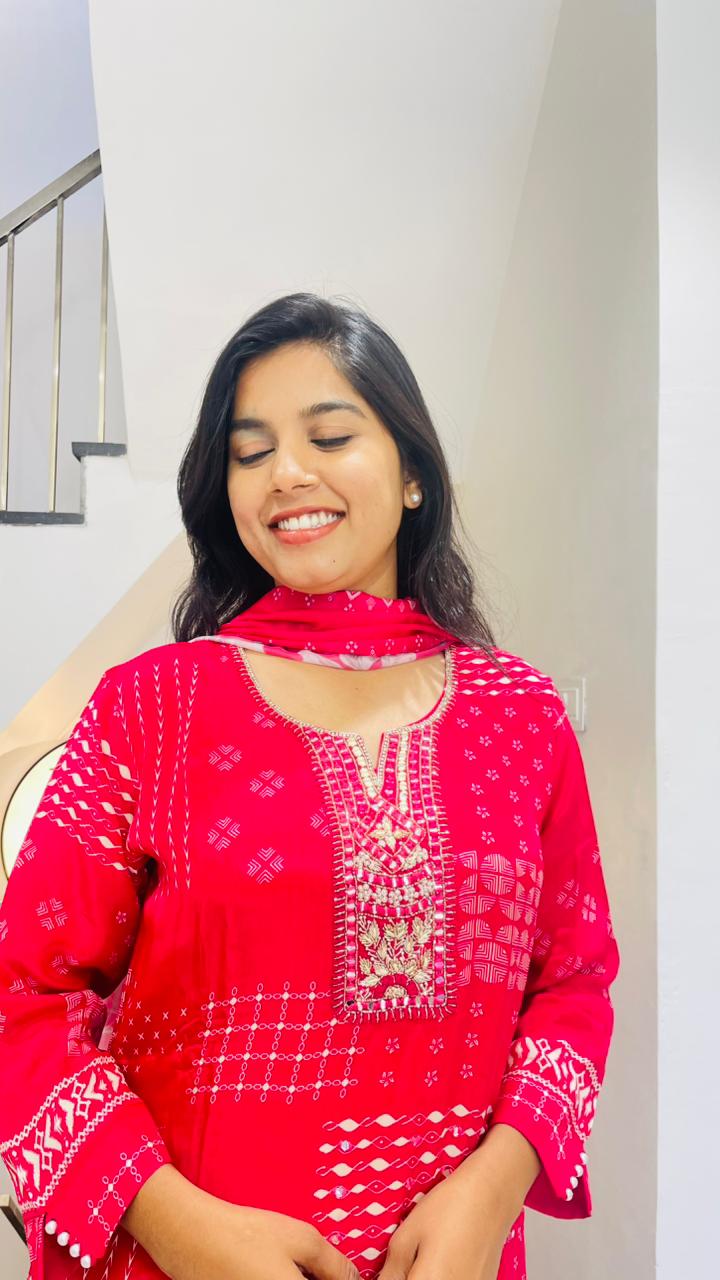 Premium Crape rani bandhni kurti set